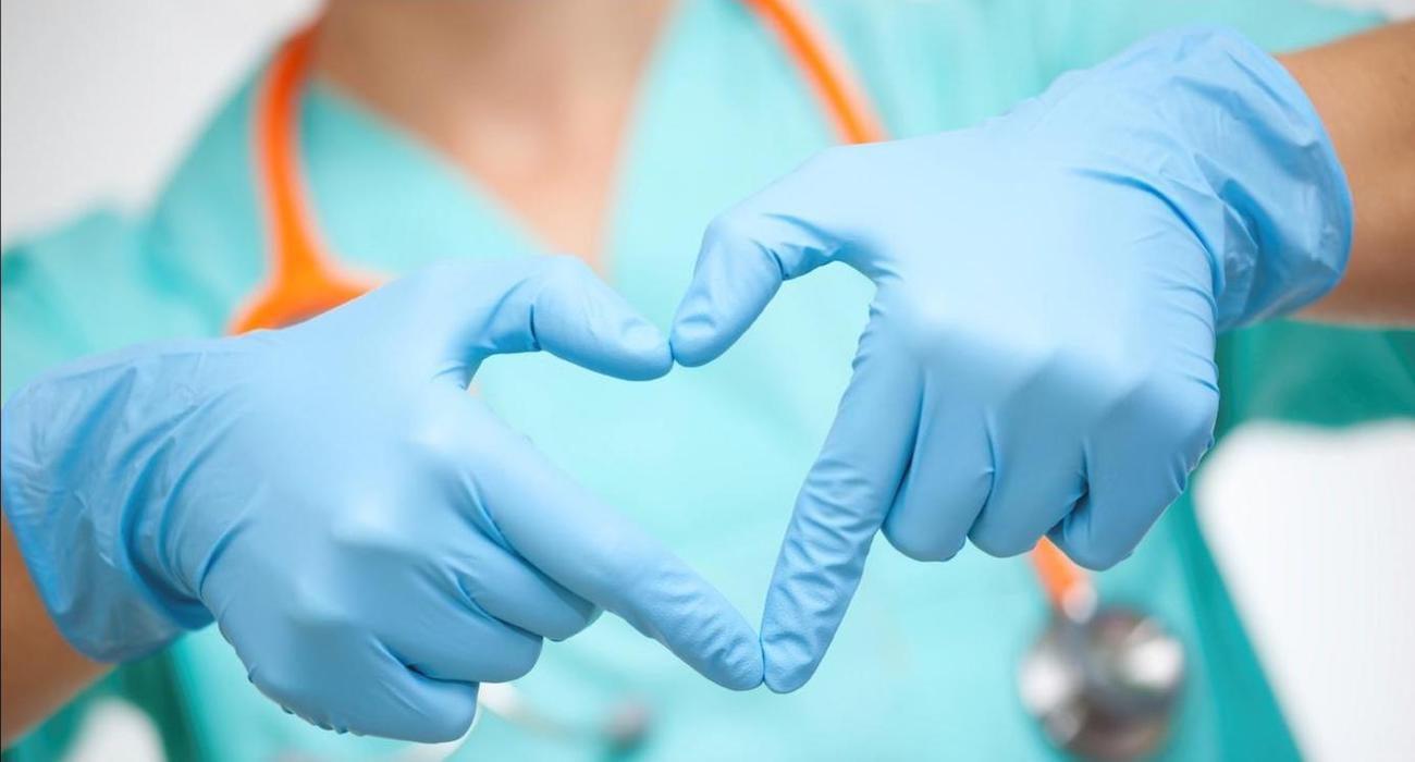 Российские хирурги впервые в мире провели операцию ребенку по установке клапана сердца через прокол шеи