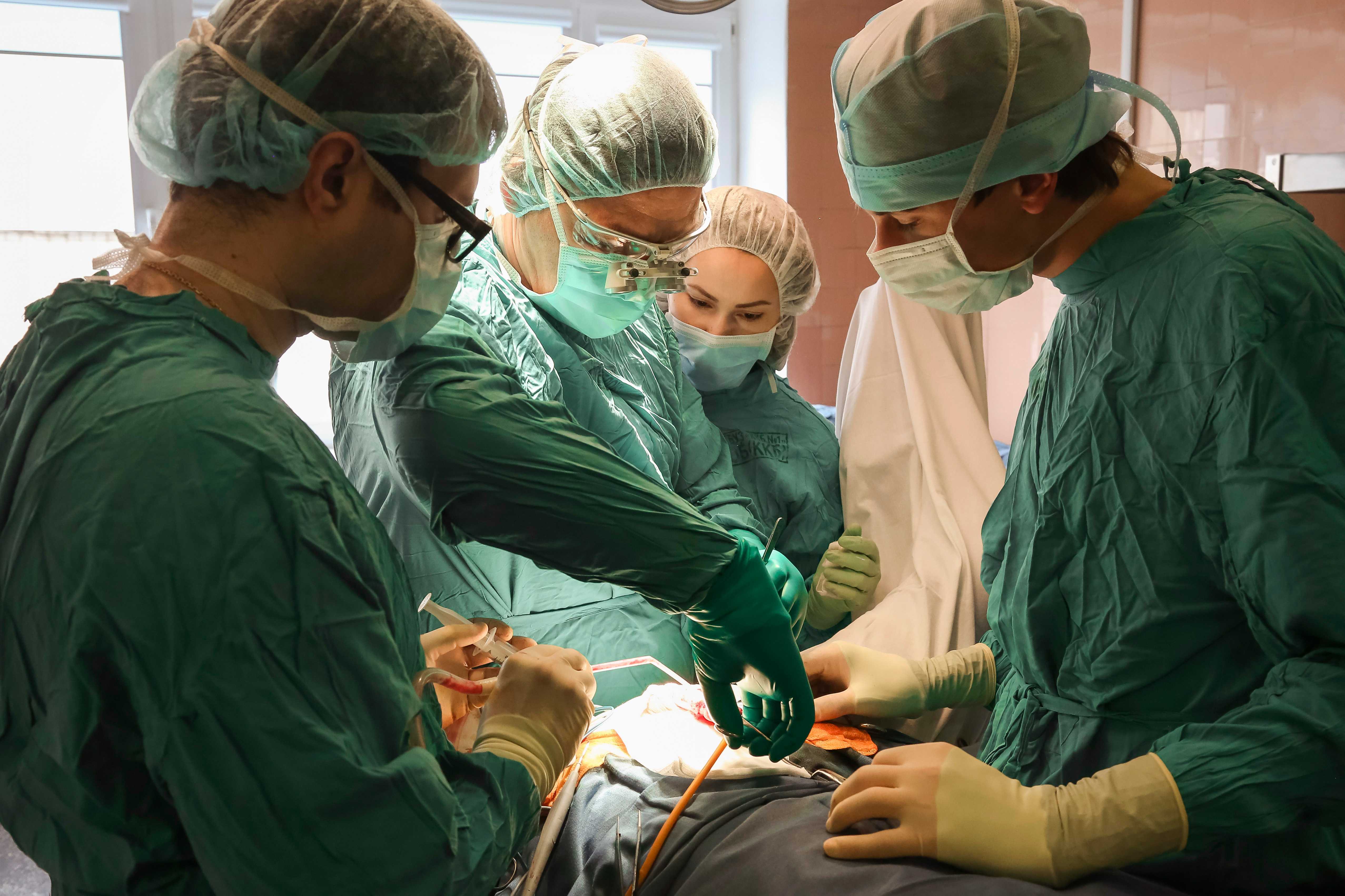 Краснодарские хирурги спасли пациента с огромной опухолью