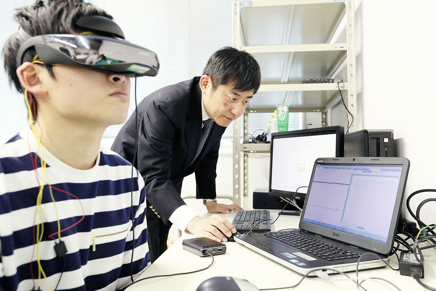 Японские ученые создали очки для быстрой диагностики глаукомы