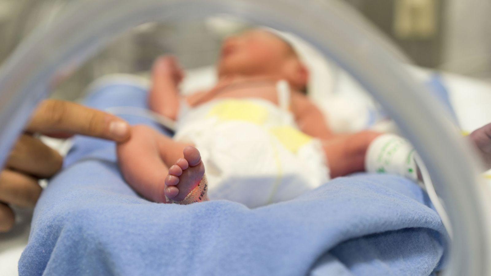 В Китае родился ребенок из эмбриона замороженного 16 лет назад
