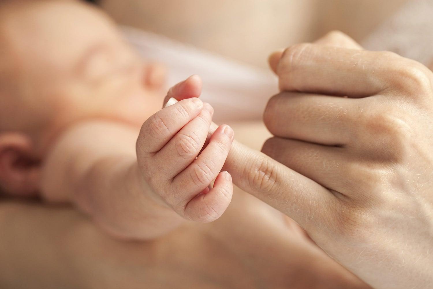 Руки матери - лучшее обезболивающее для младенца