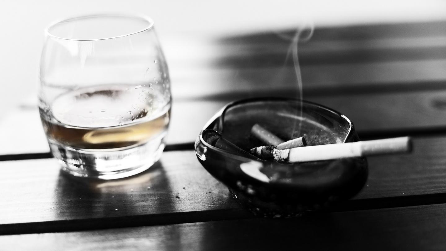 Курение и алкоголизм лучше лечить параллельно