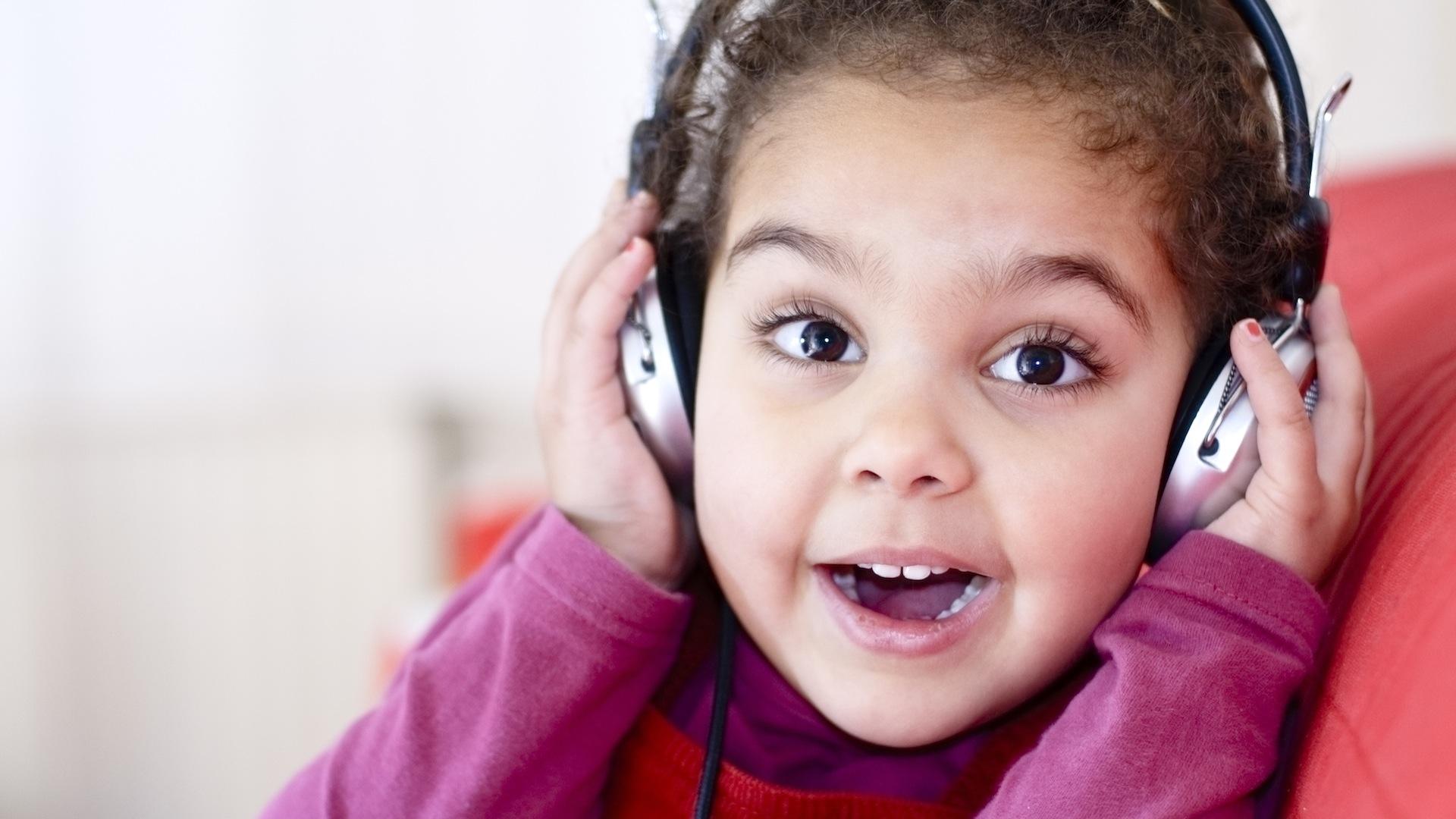 Слабослышащие лучшие. Дети с нарушением слуха.. Слабослышащие дошкольники. Общение слабослышащих детей. Глухие и слабослышащие дети.