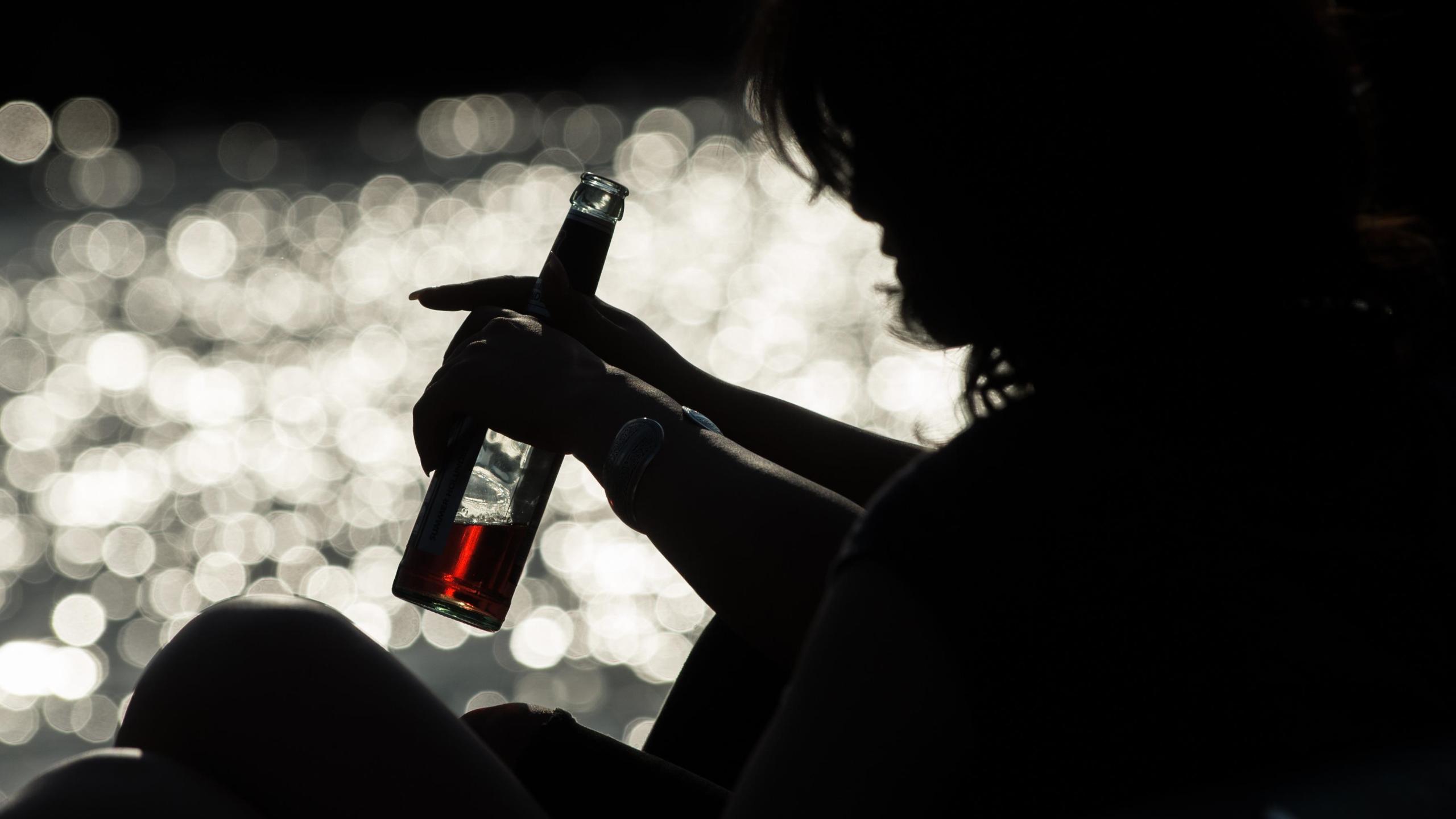 Алкоголь действует на мозг мужчин и женщин по-разному?