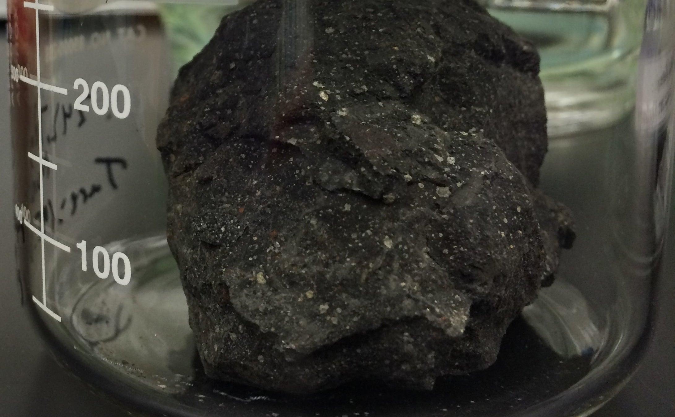 В метеоритах нашли ключевую молекулу необходимую для «постройки» органики