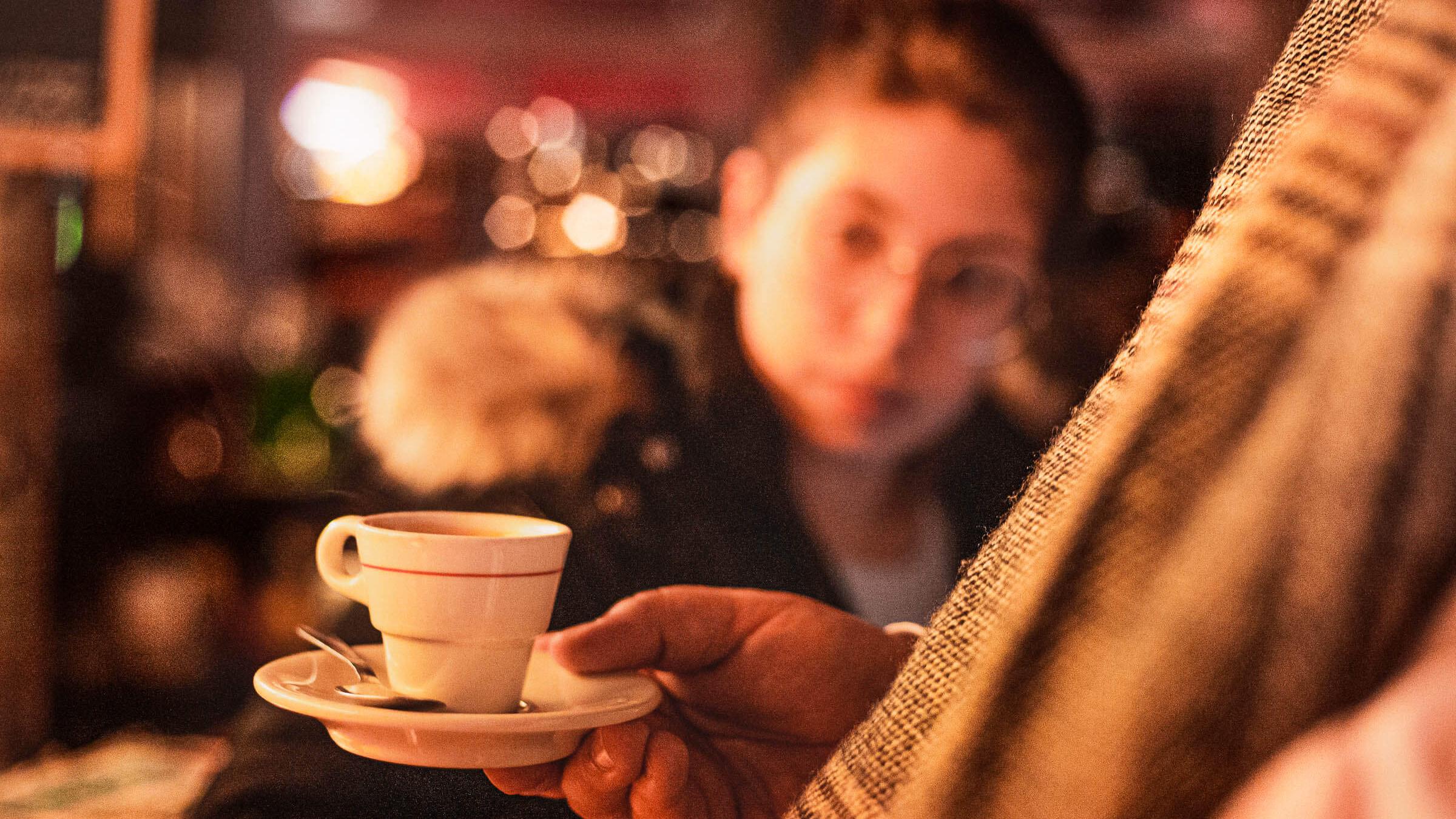 Ученые объяснили, как время употребления кофе влияет на здоровье и качество сна