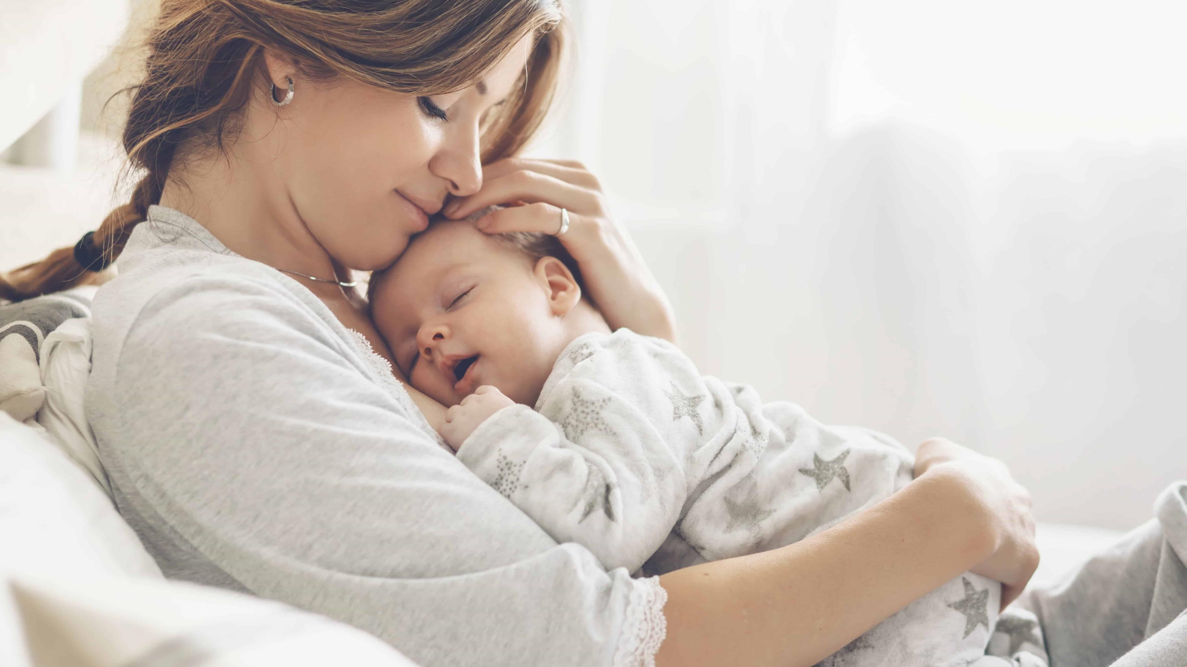 Новое исследование подтвердило низкий риск заражения новорожденного от матери с COVID-19