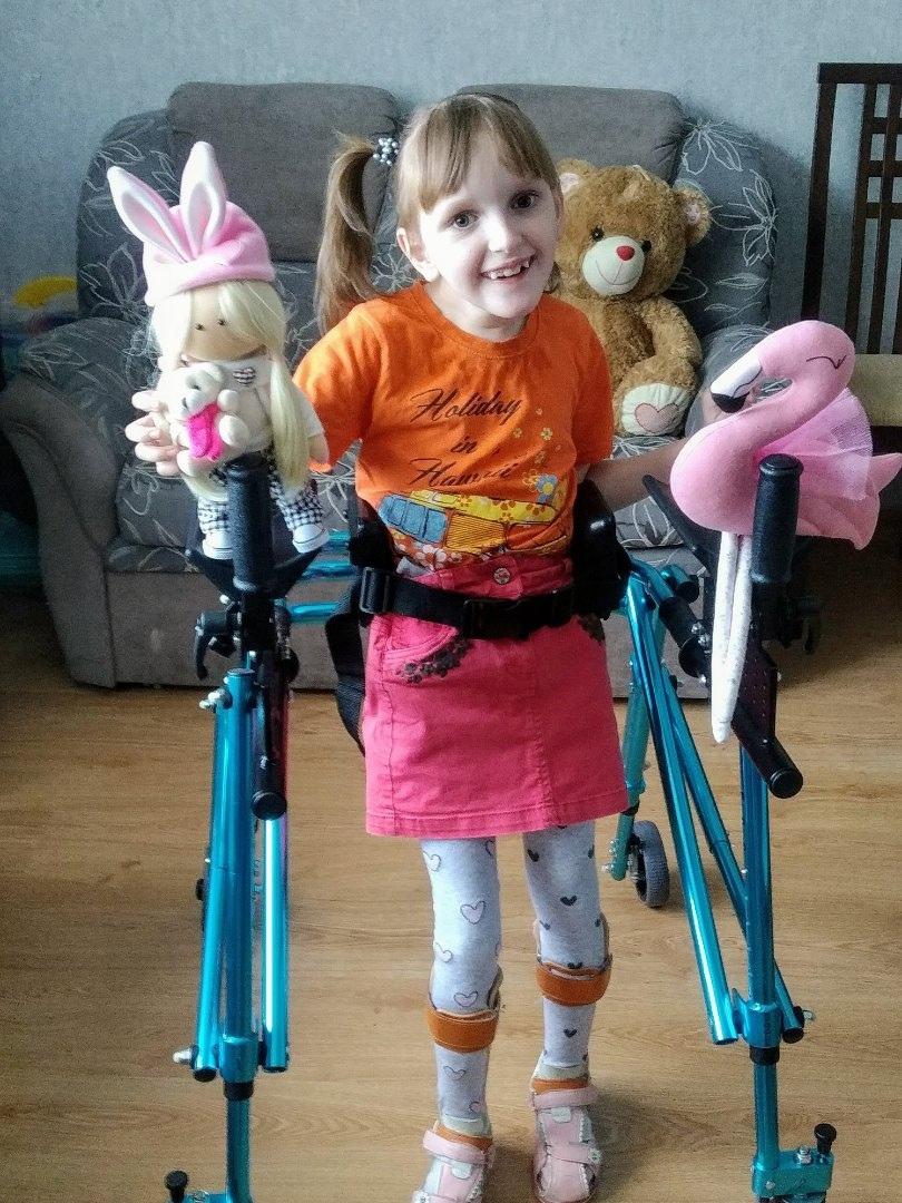 Сашу Якушенко ждут на срочную операцию в Греции! У девочки есть шанс встать с инвалидной коляски