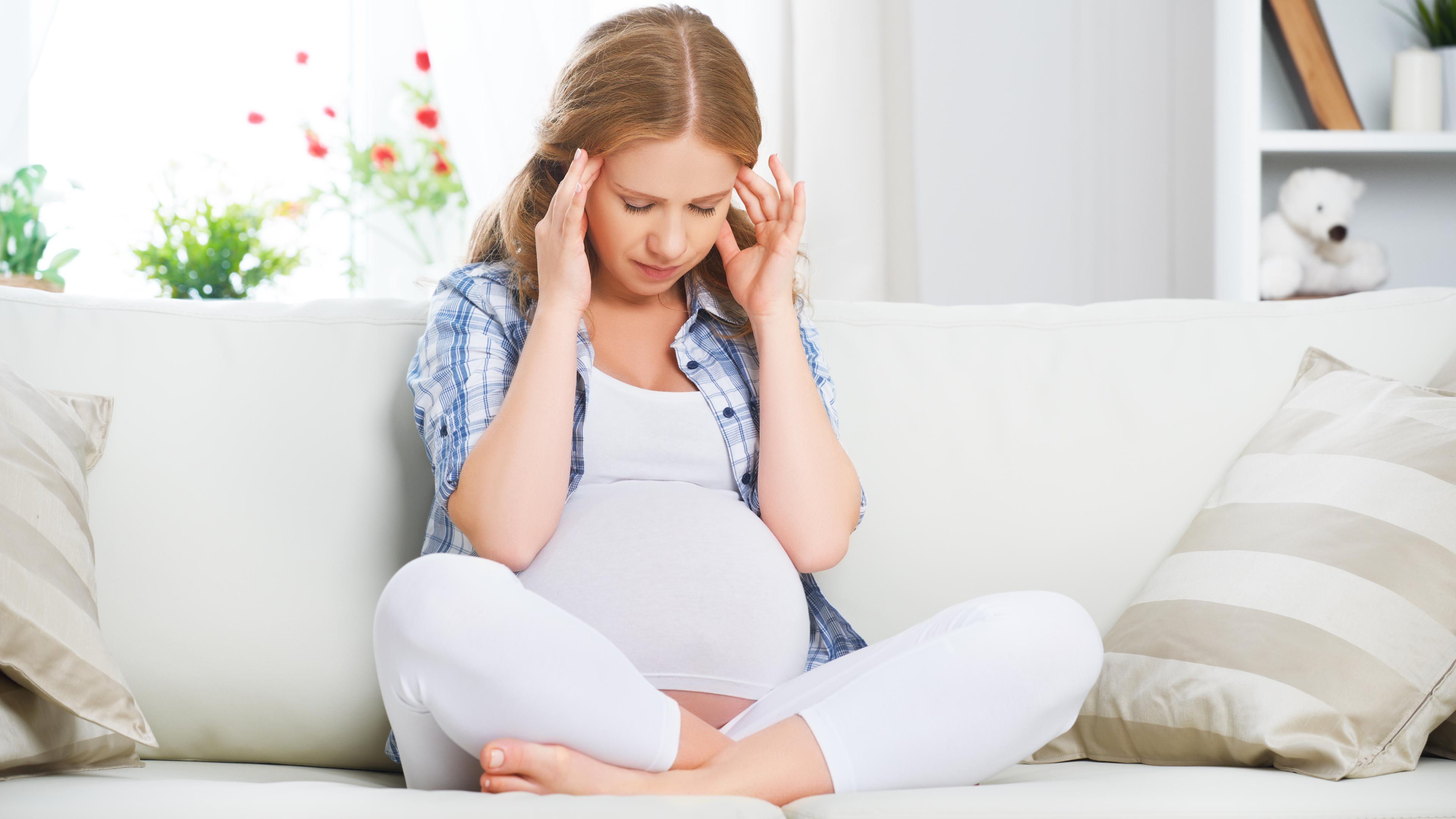 Мигрень у беременных связали со значительным риском осложнений во время родов