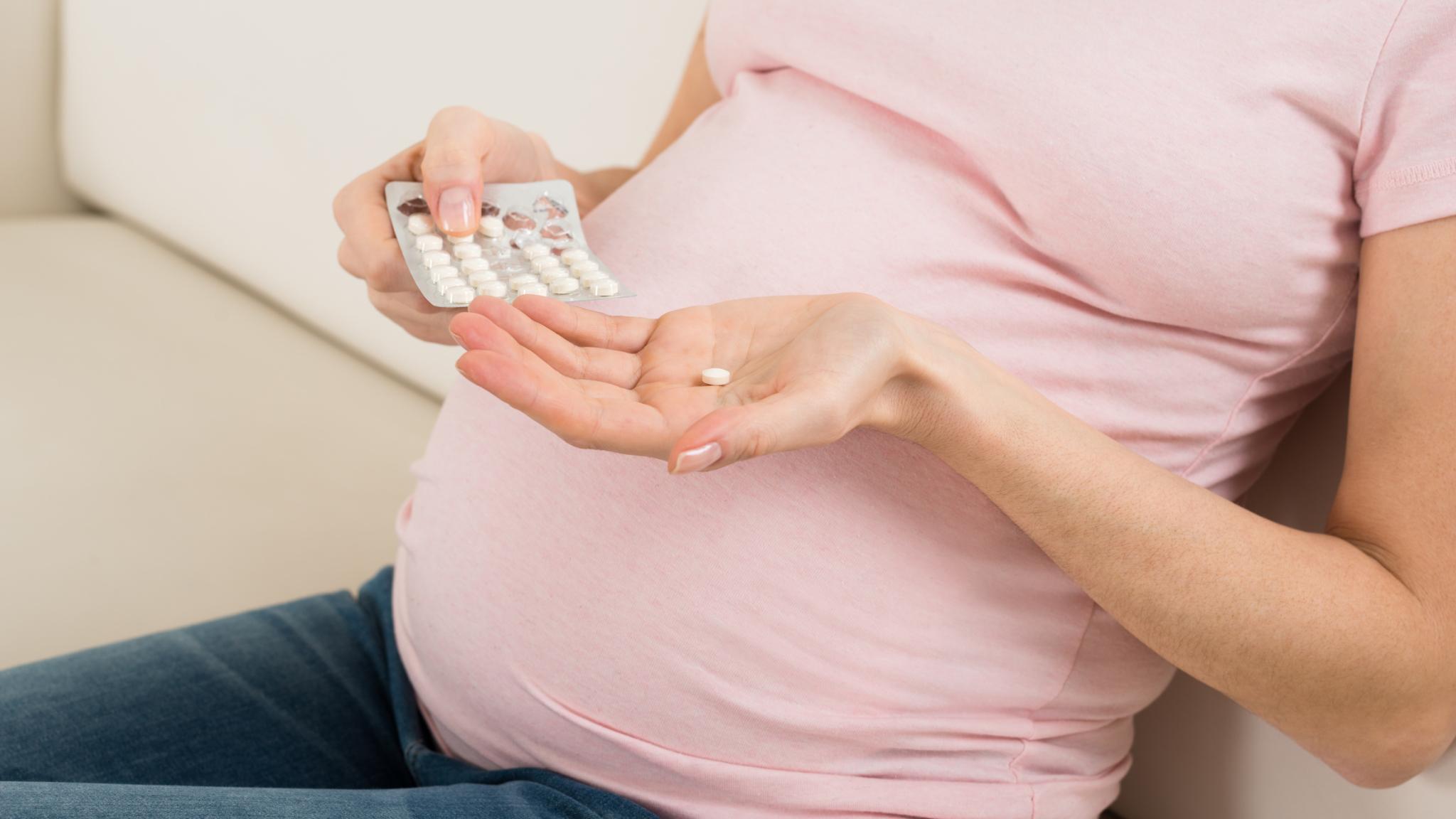 Ибупрофен и аспирин во время беременности могут вызвать почечные нарушения у ребенка