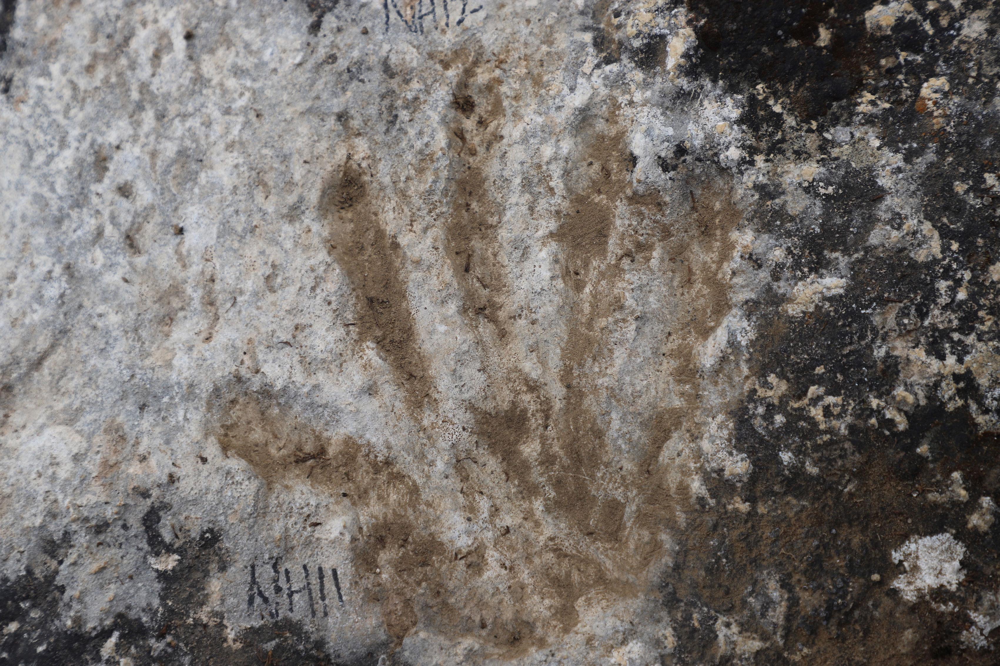 На высоте 4000 метров найден автограф детей денисовцев