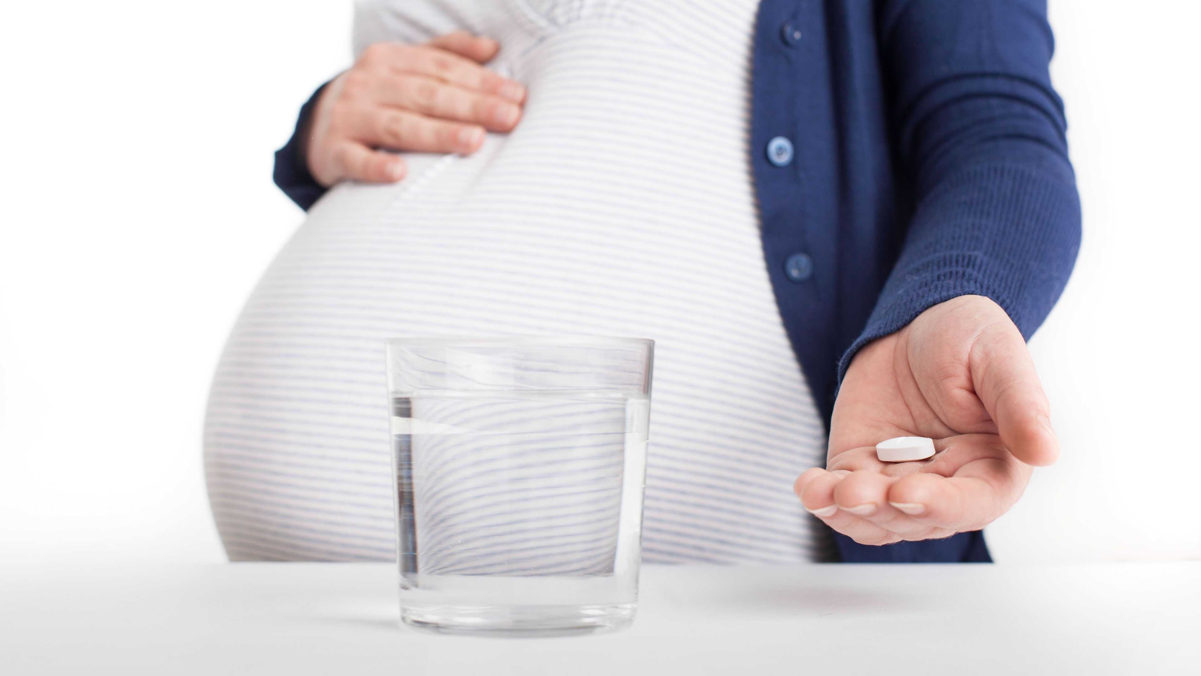 Медики посоветовали беременным сократить прием парацетамола