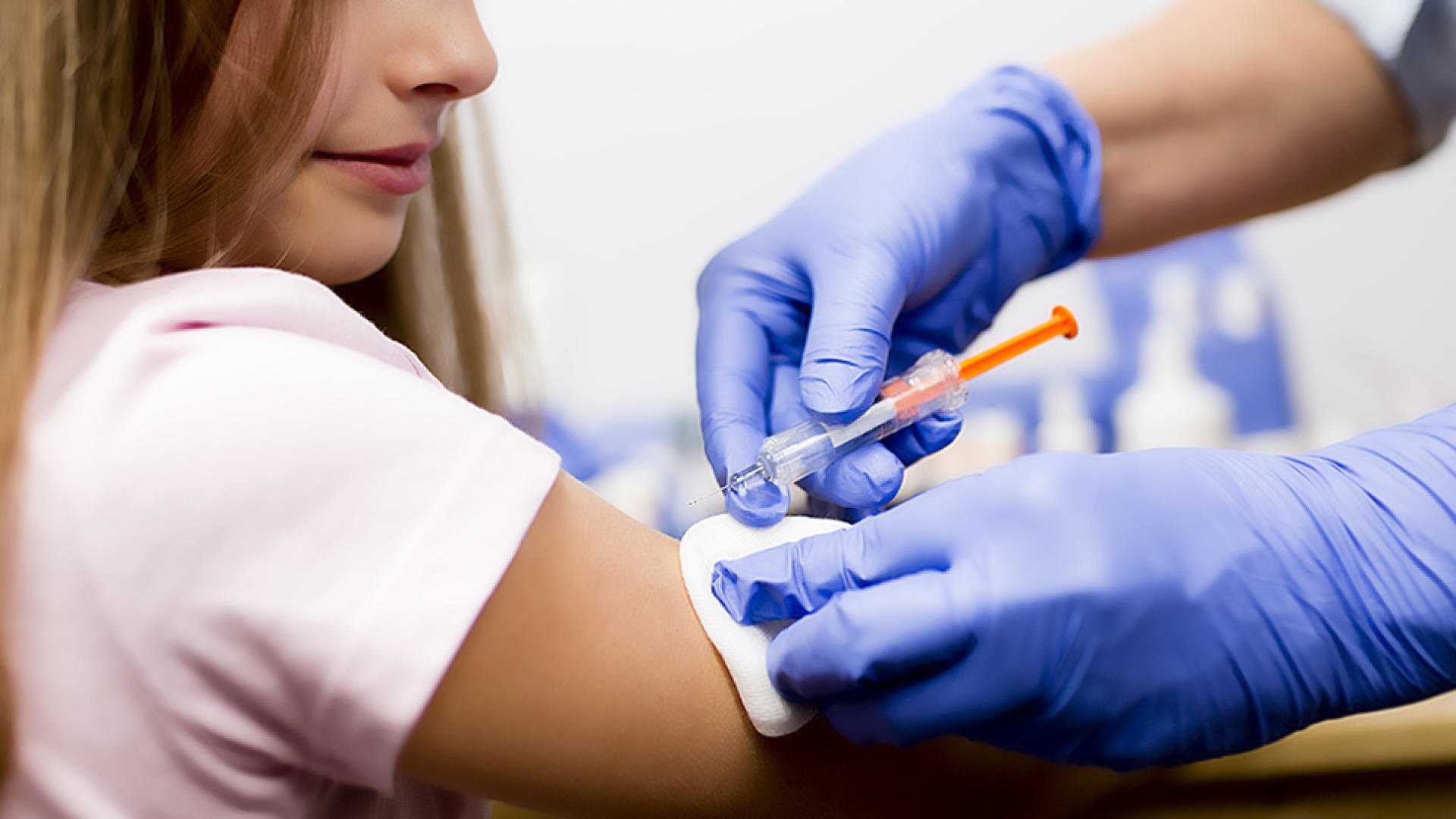 Одновременная вакцинация от ковида и гриппа признана безопасной
