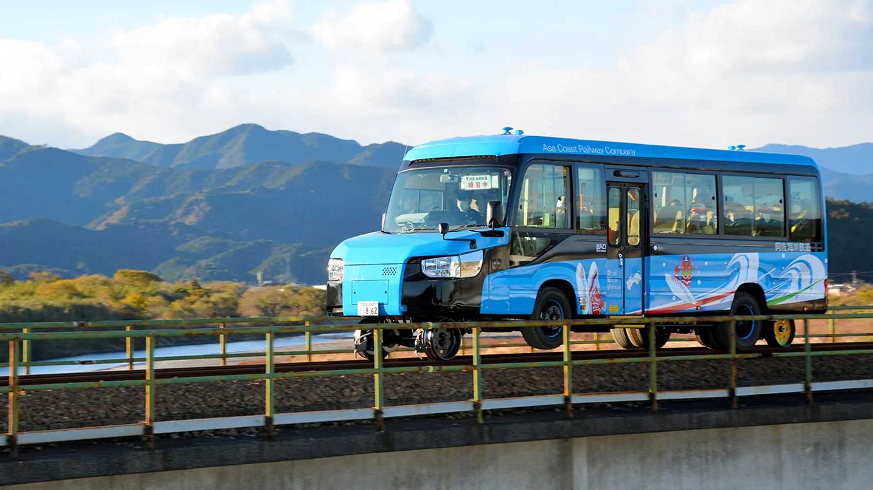 В Японии заработают автобусы-поезда DMV