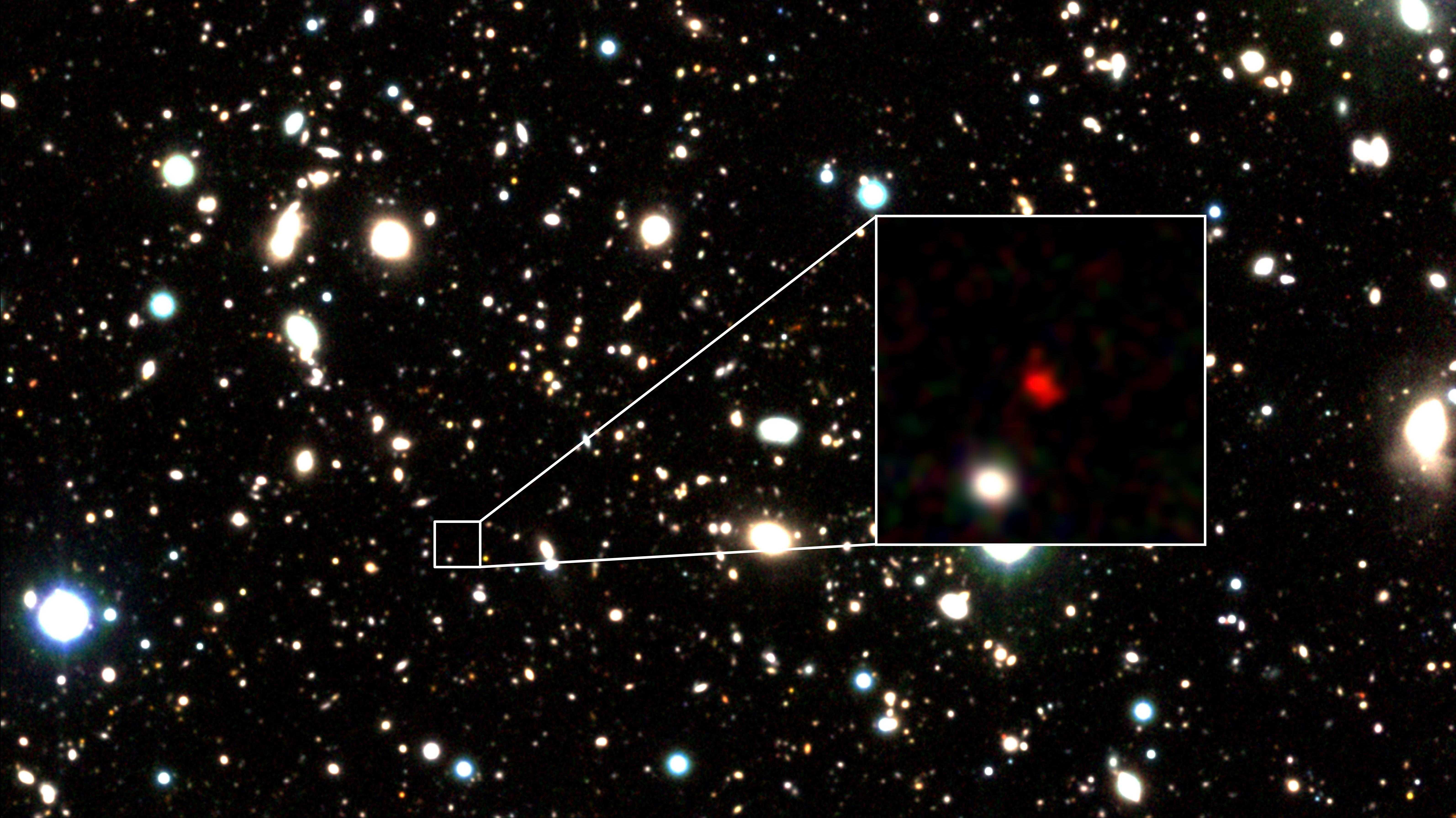 Найдена древнейшая галактика: пик звездообразования или квазар?