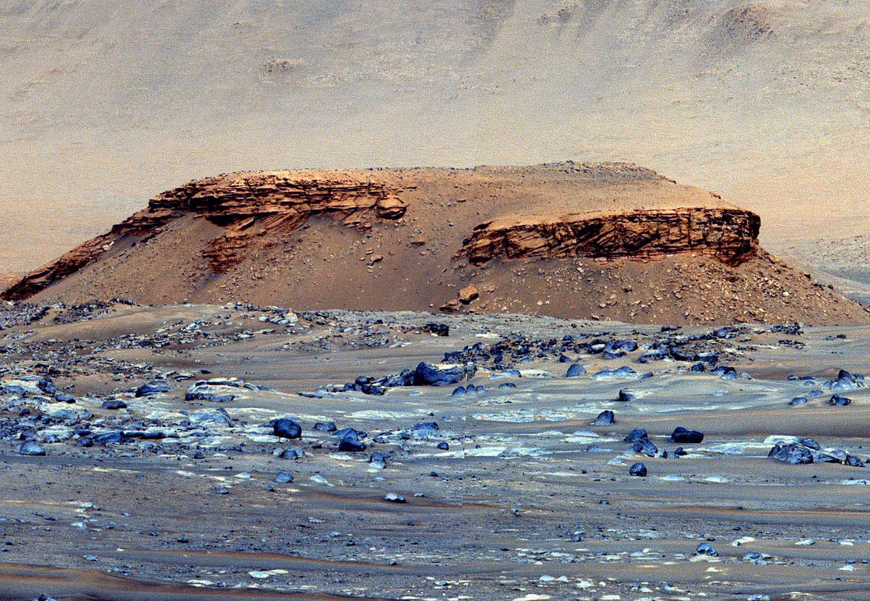 В марсианском кратере обнаружили органические соединения