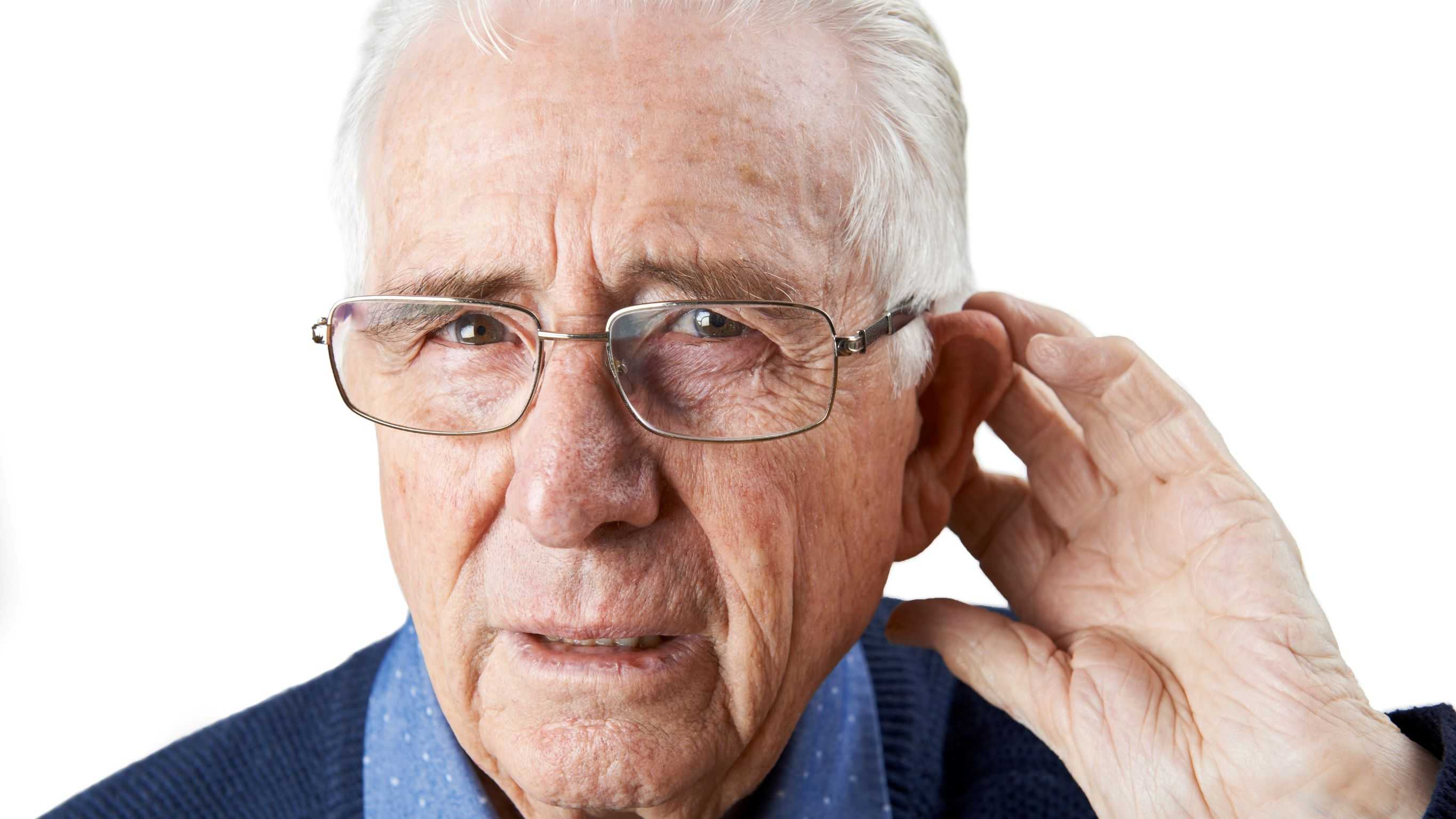Средь шумного бара: почему в старости сложнее слышать отдельные разговоры