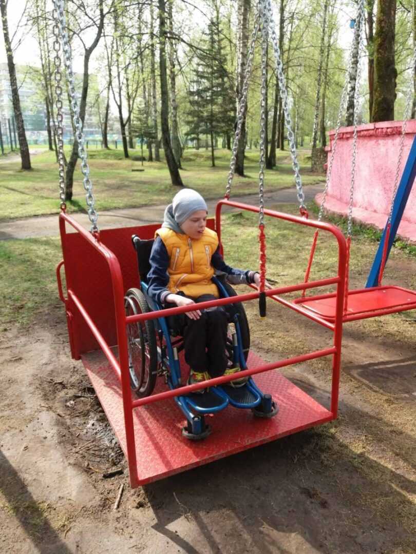 Главная радость – прогулки! Чтобы бывать на свежем воздухе, Кириллу из Новополоцка нужна коляска