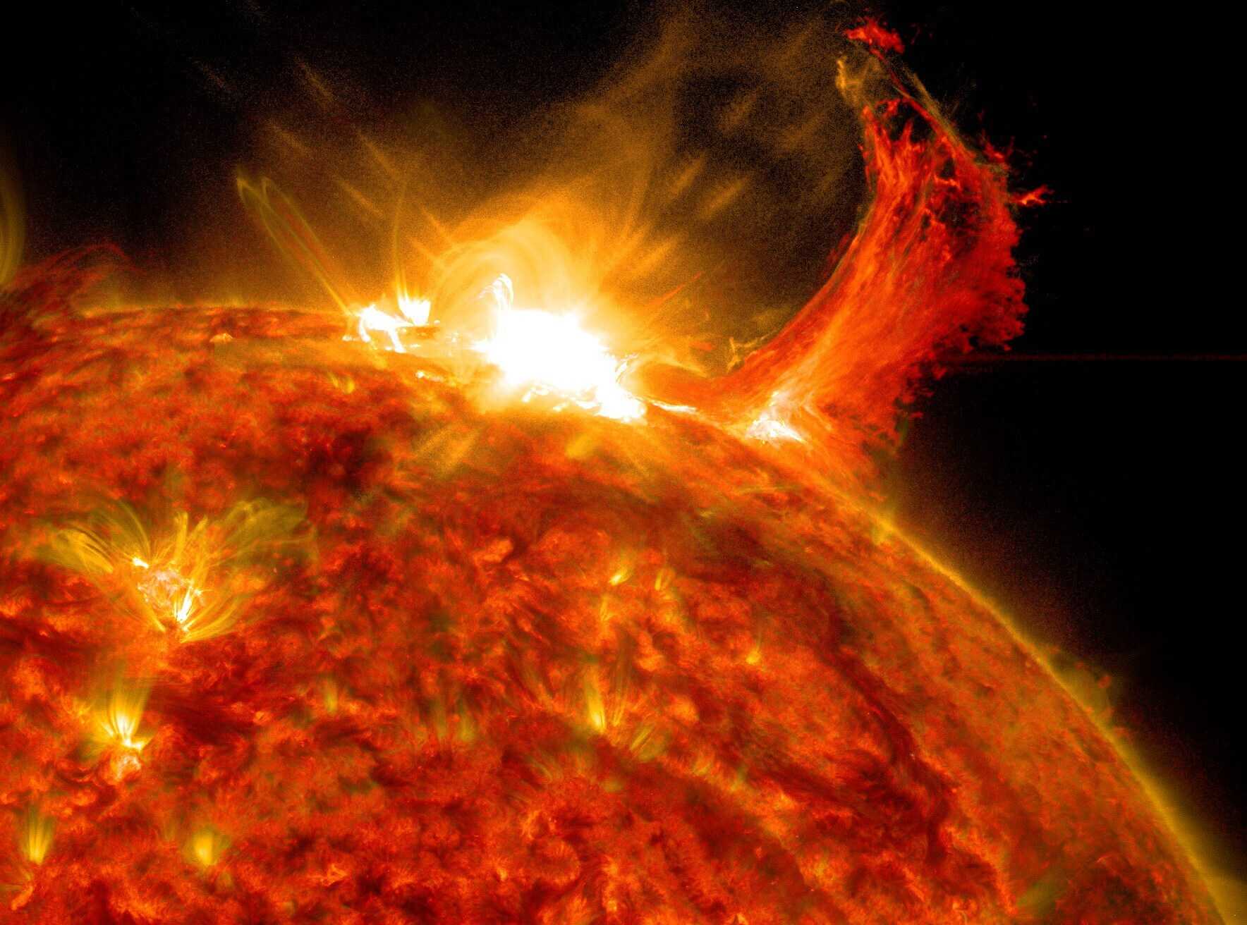 Акт творения: жизнь на Земле появилась благодаря супервспышкам молодого Солнца?