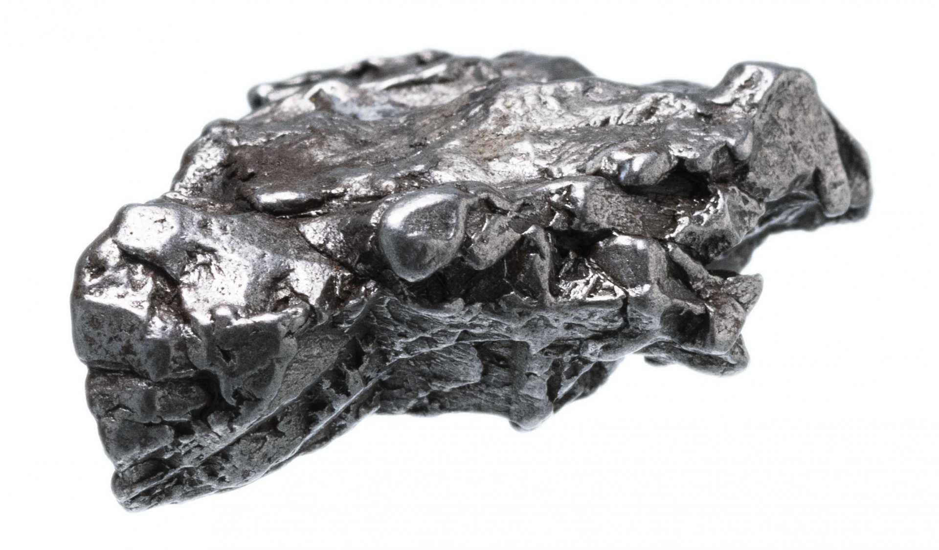 Железные метеориты и вулканическая пыль могли подготовить появление жизни на Земле