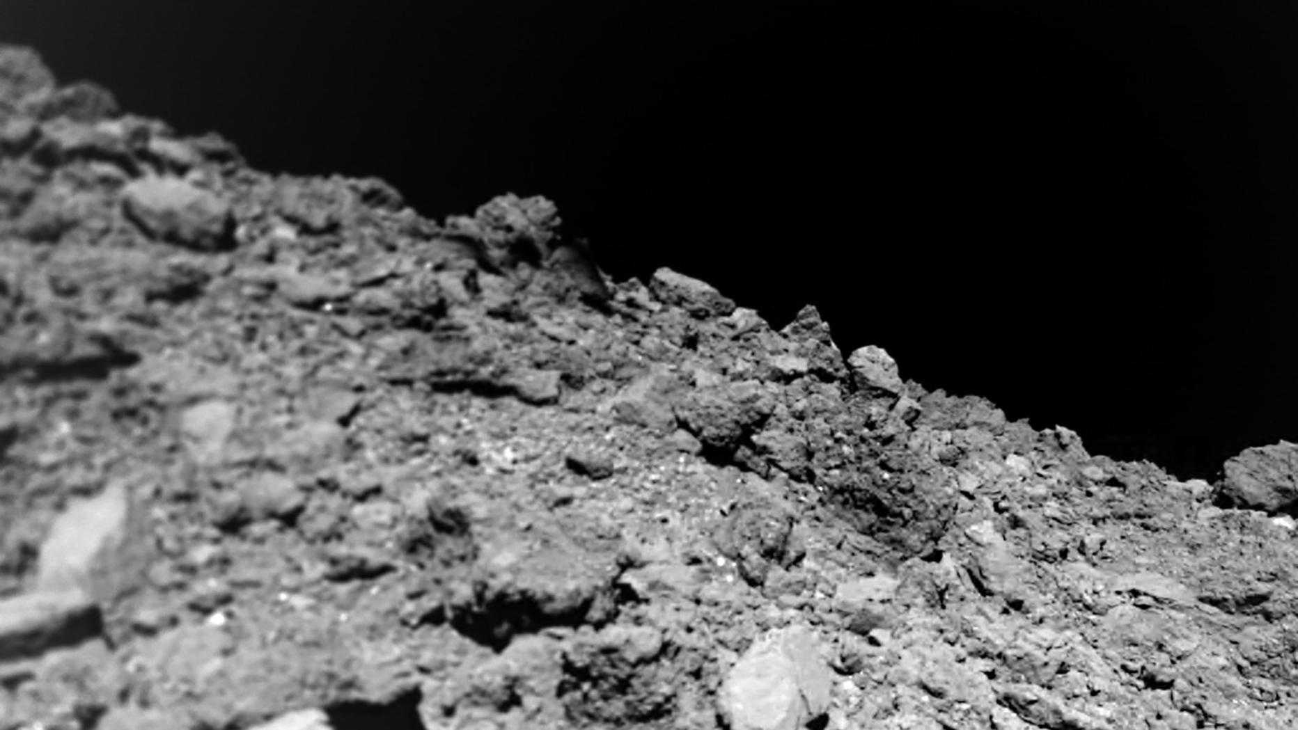 В материале астероида Рюгу обнаружили частицы старше Солнечной системы