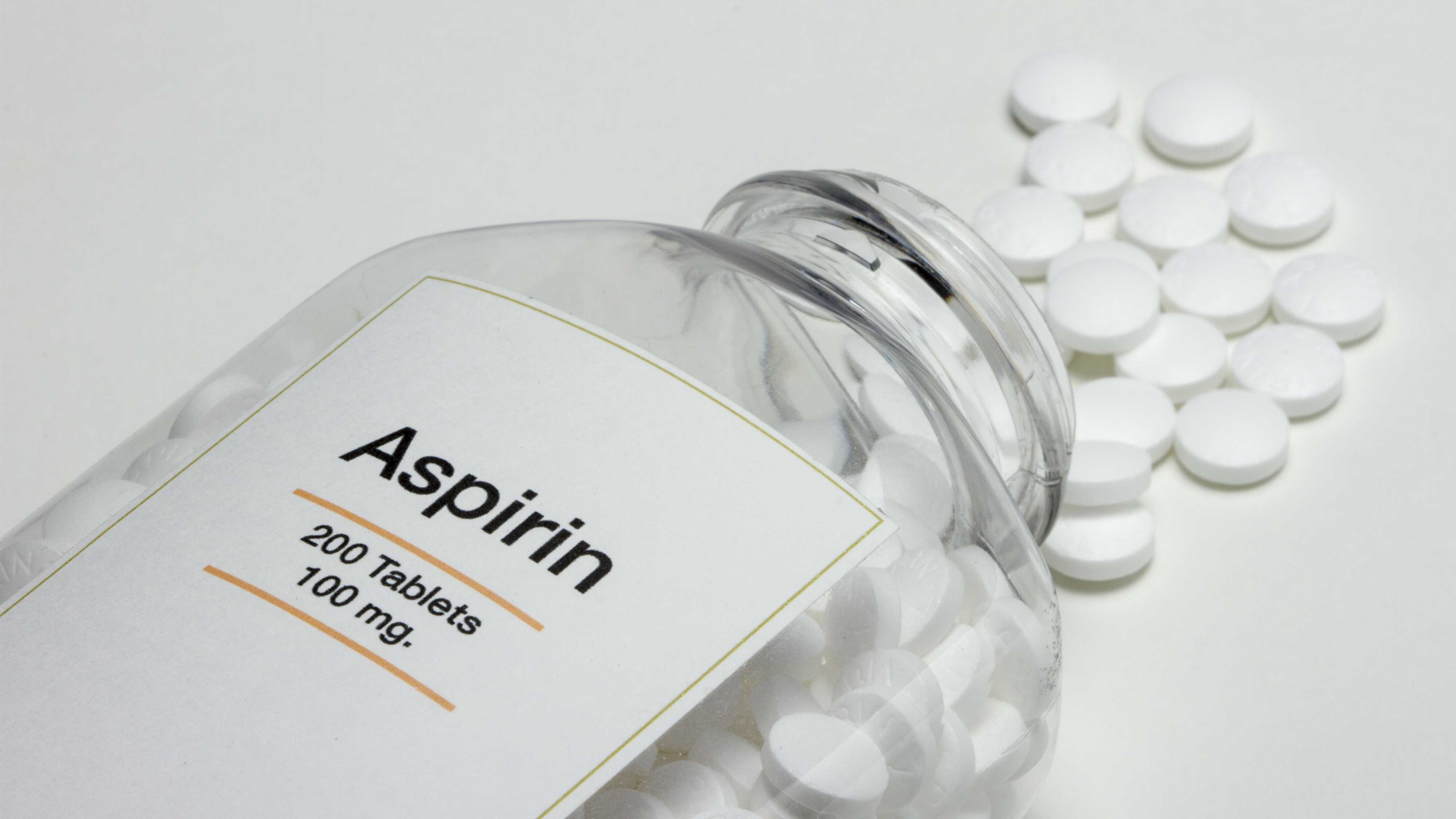 Низкие дозы аспирина не всем помогают избежать инсульт