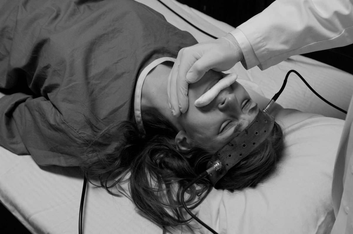 Опрос показал широкую распространенность побочных эффектов электросудорожной терапии Опрос показал широкую распространенность побочных эффектов электросудорожной терапии