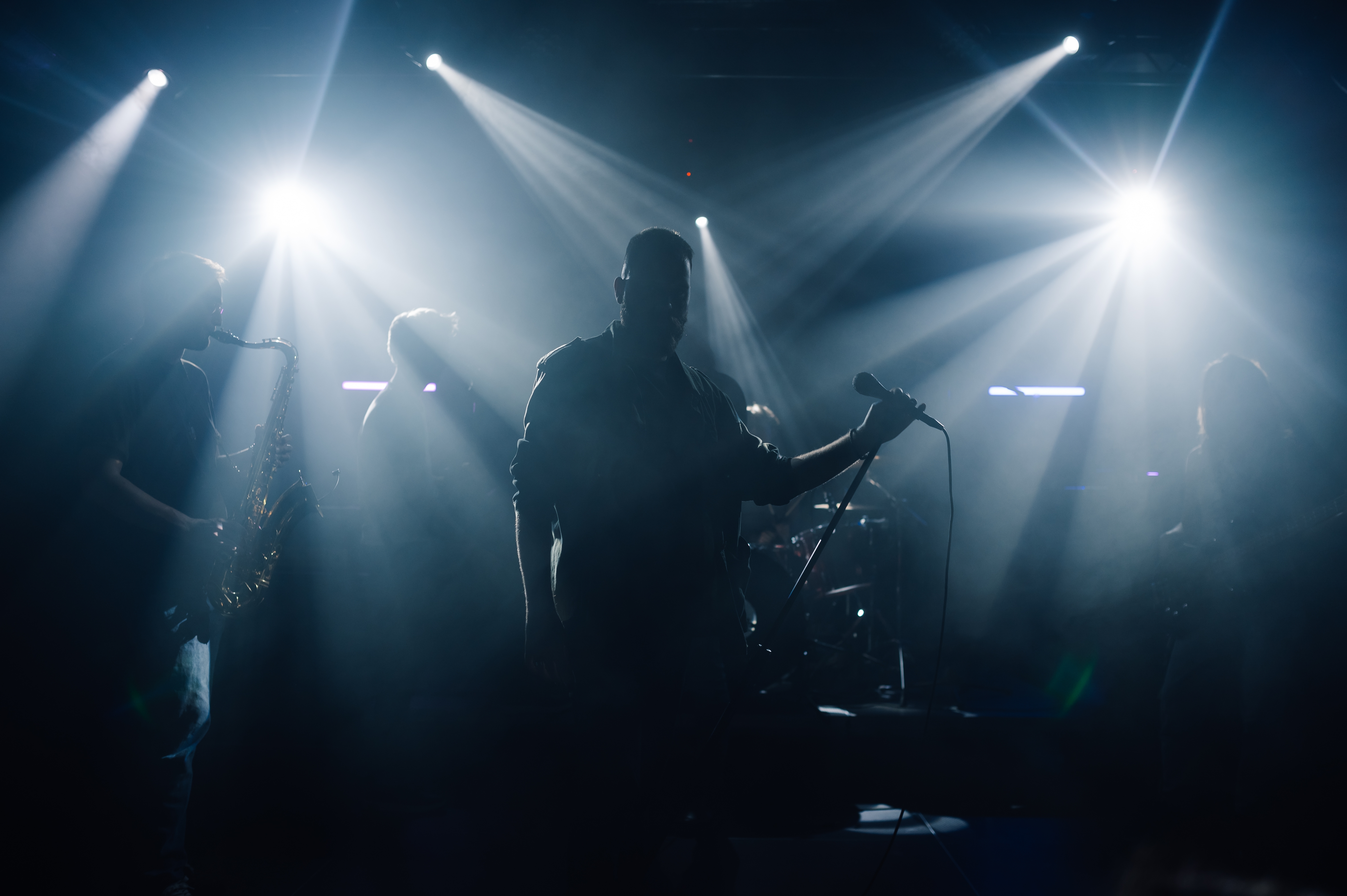 Люди стали слушать больше грустных и простых песен за последние 50 лет Люди стали слушать больше грустных и простых песен за последние 50 лет