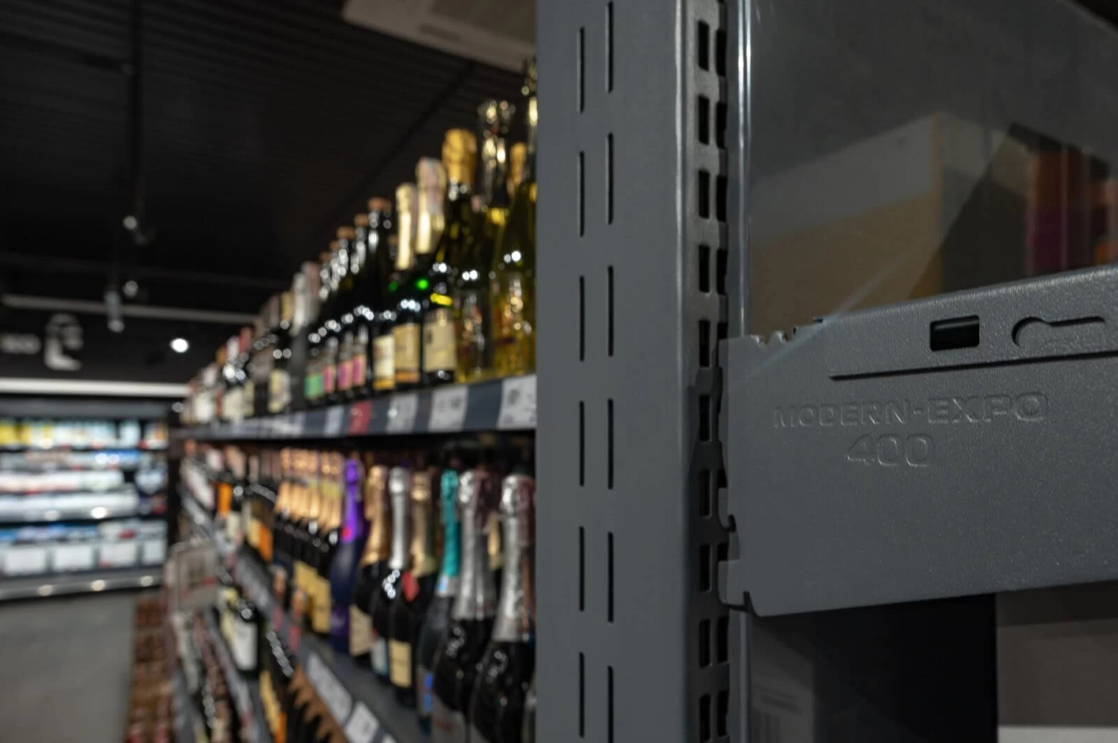 Металлические торговые стеллажи для магазинов купить в СПб Торговые стеллажи для магазина и холодильное оборудование торгового зала: как спроектировать эффективный торговый зал