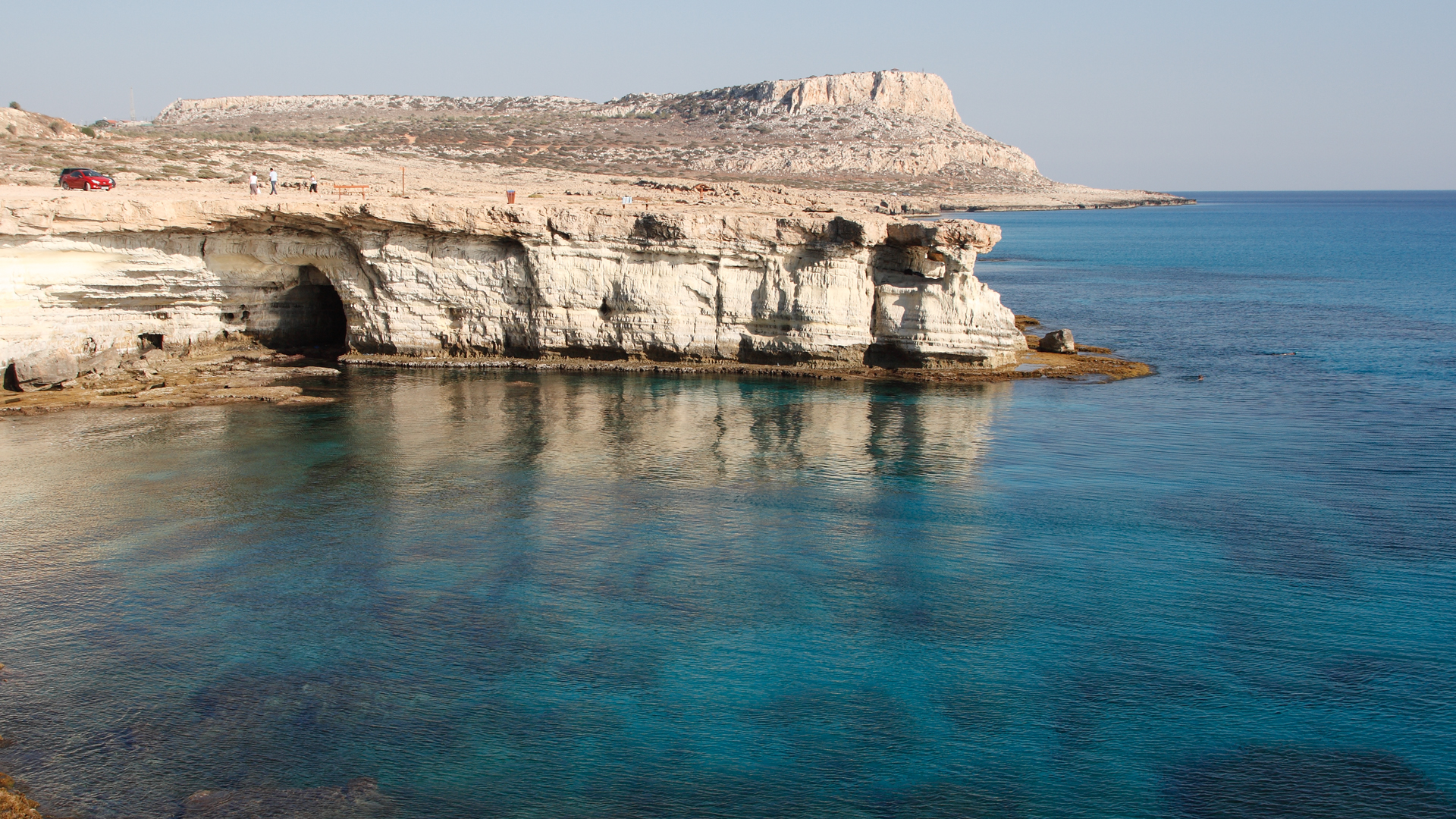 Морские пещеры недалеко от Айя-Напы, Кипр В морских пещерах Средиземного моря насчитали до сотни тысяч фрагментов пластика на квадратный метр